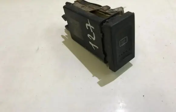 Volkswagen Golf IV Windscreen/window heater switch