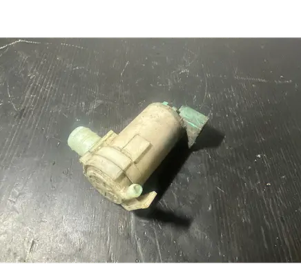 Nissan X-Trail T30 Windscreen/windshield washer pump 2224616a