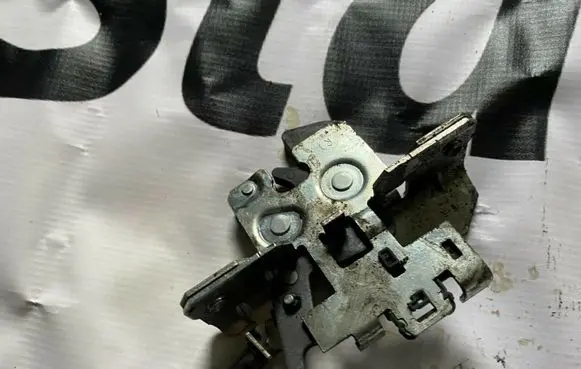 Mercedes-Benz E W211 Seat back rest lock catch A2119200272 2119200272