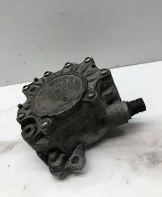 Volkswagen PASSAT B6 Vacuum pump 03G145209C
