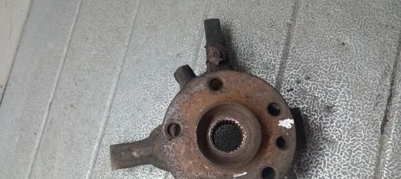 Peugeot 806 Front wheel hub spindle knuckle