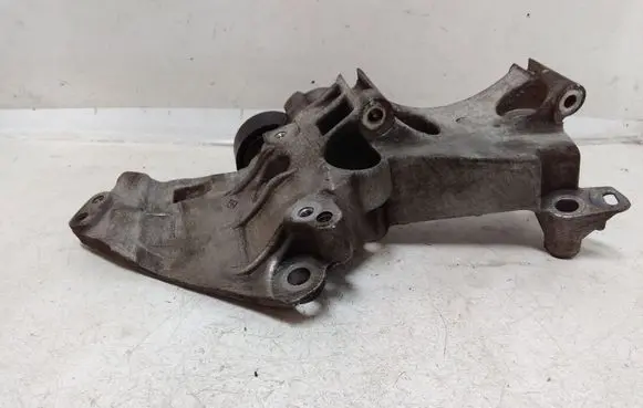 Nissan Juke I F15 Generator/alternator bracket 8200669494