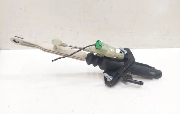 Volvo V70 Clutch master cylinder 8636540