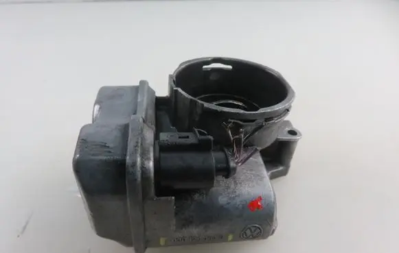 Volkswagen PASSAT B6 Throttle body valve 03G128063B
