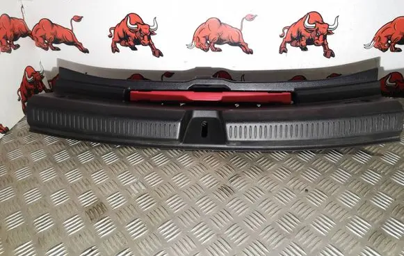 Trunk/boot sill cover protection