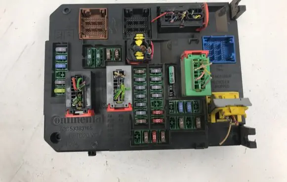 Peugeot 508 Fuse module 9665547580