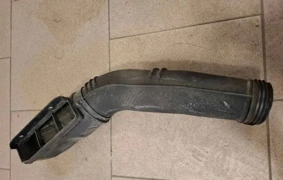 KIA Ceed Air intake hose/pipe 28211-F2000