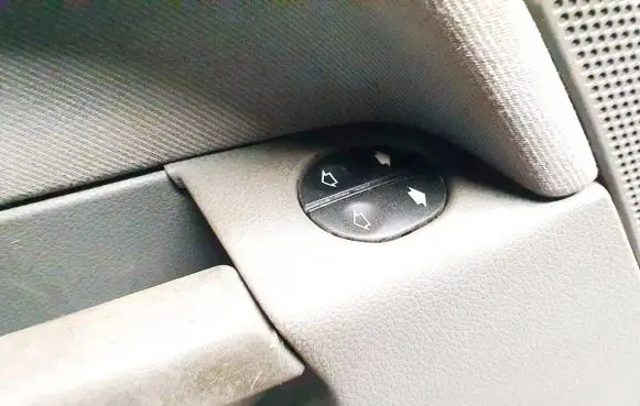 Ford Fiesta Electric window control switch