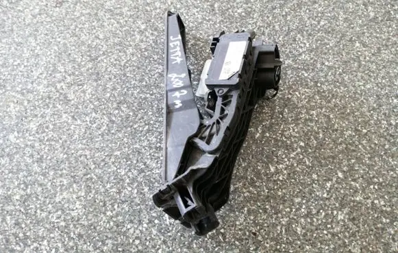 Volkswagen Golf V Accelerator throttle pedal 1K1721503L