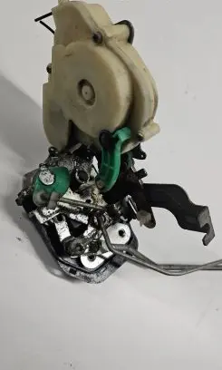 KIA Sorento Front door lock