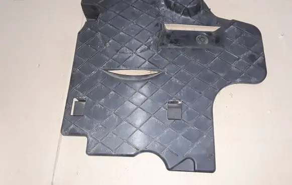 Mercedes-Benz C W204 Engine cover (trim) A6510100867 BBP179801