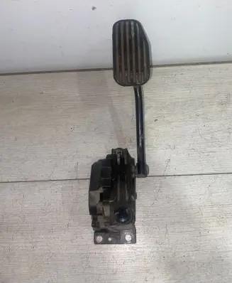 Volvo S70 V70 V70 XC Accelerator throttle pedal 3524435 3574436