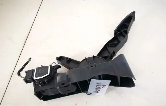 Mercedes-Benz B W245 Accelerator throttle pedal a1693000104