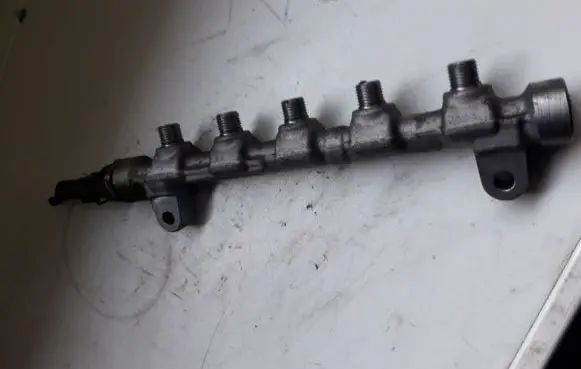 Hyundai i30 Fuel distributor 