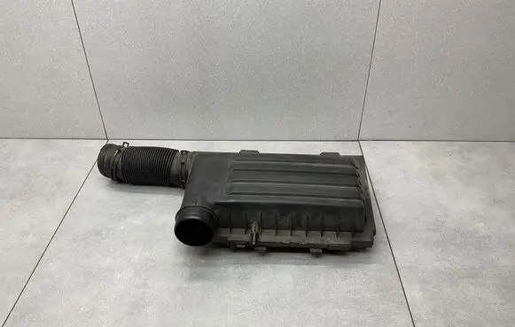 Volkswagen Golf Sportsvan Air filter box 04E129611G