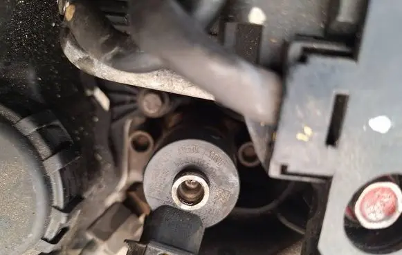 Mazda 2 Fuel injector 0445110239