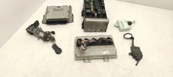 Chrysler Voyager Engine ECU kit and lock set 0281010814