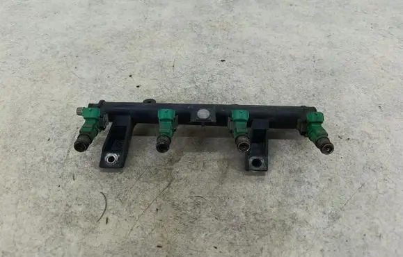 Peugeot 206+ Fuel main line pipe 9655833580