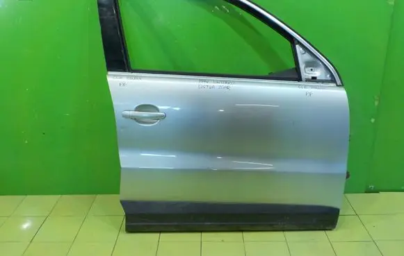 Volkswagen Tiguan Front door PRZOD PRAWE