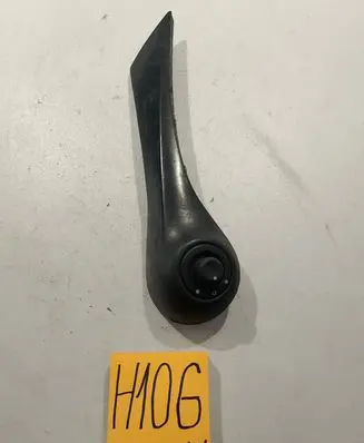Renault Megane II Wing mirror switch 8200000007