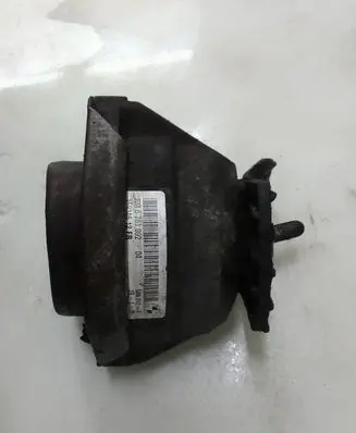 BMW 5 E60 E61 Engine mount bracket 6761092