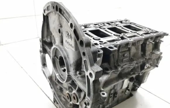 Volvo V70 Engine block D4164T 9685737310