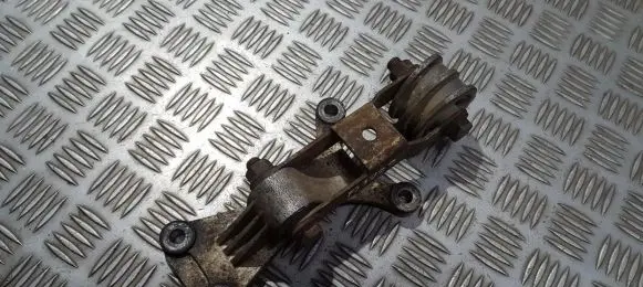 Volvo S80 Engine mount bracket 9179013