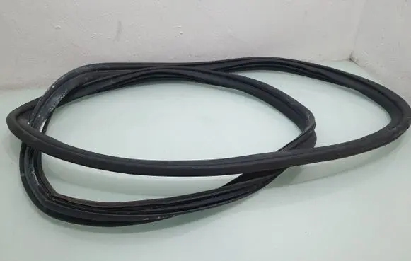 Dodge Durango III Trunk rubber seal (body) 