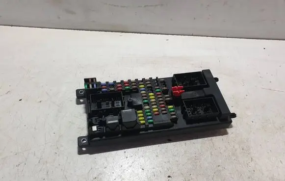 Jaguar XJL Fuse module K0BT510A 3521AT510A