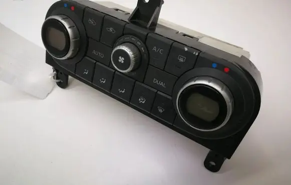 Nissan Qashqai Interior fan control switch 27500JD40B
