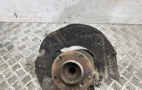 BMW 5 E60 E61 Front wheel hub