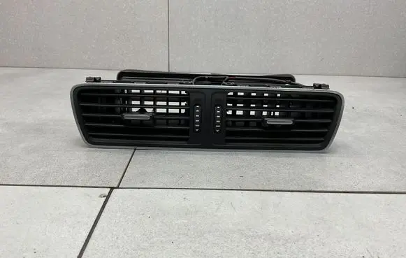 Volkswagen PASSAT B7 Dash center air vent grill 3AC819728A