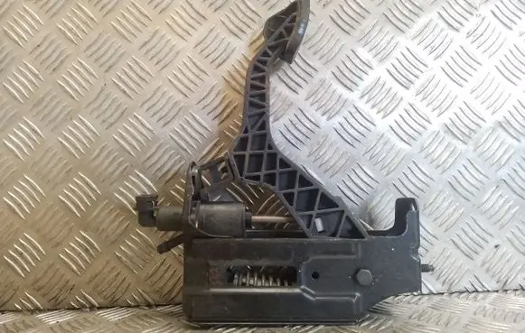 Volkswagen Golf IV Clutch pedal 1J1721059