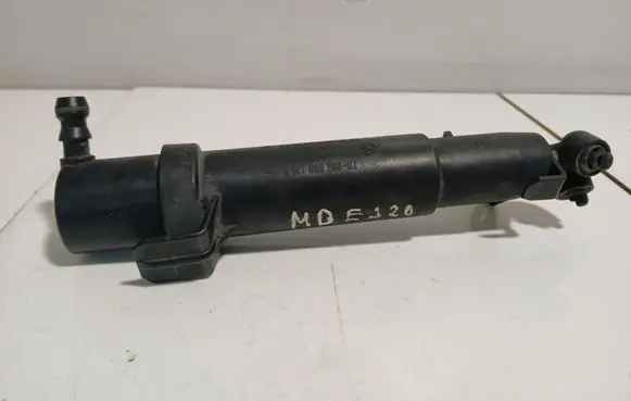 Mercedes-Benz E W211 Headlight washer spray nozzle 2118600647