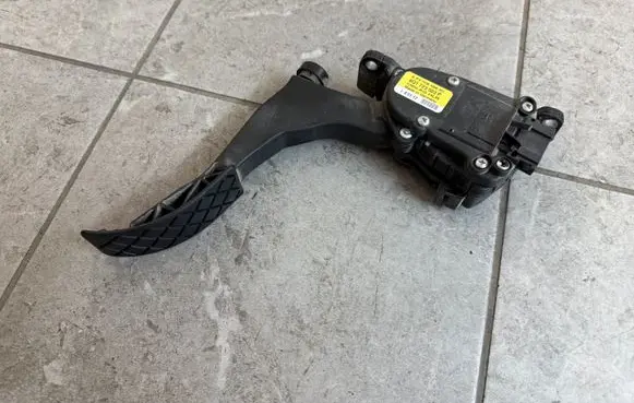 Volkswagen Amarok Accelerator throttle pedal 6Q1723503P