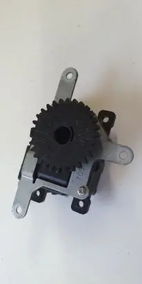Toyota Avensis T270 A/C air flow flap actuator/motor 
