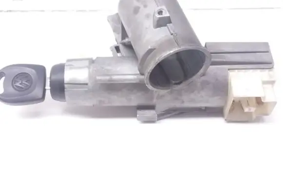Volkswagen Sharan Ignition lock P012106