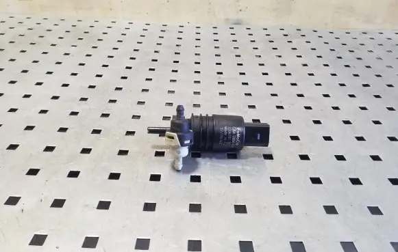 Ford Kuga II Windscreen/windshield washer pump CJ5417664AA