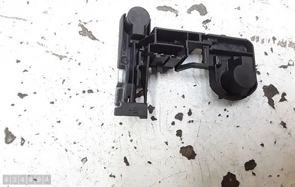 Volkswagen Touareg I Tail light bulb cover holder 7l6945259a