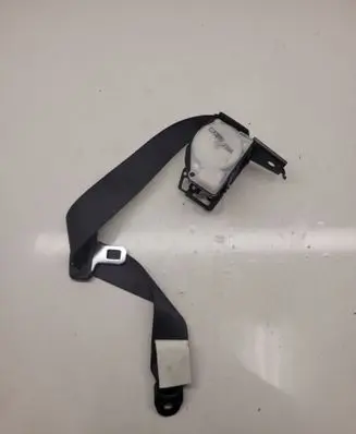 Middle seatbelt (rear)