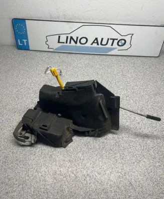 BMW 5 E39 Front door lock 8235113
