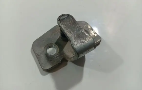 Opel Astra H Rear door lock loop/hook striker 