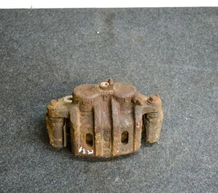 Mitsubishi Outlander Front brake caliper