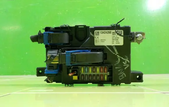 Opel Corsa D Fuse box set 13424260 BEZPIECZNIKOW