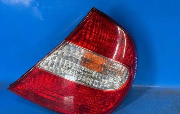 Toyota Camry Boot/trunk interior light 81551AA050