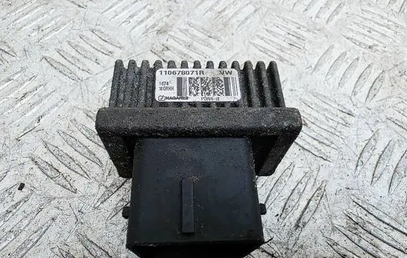 Nissan Juke I F15 Glow plug pre-heat relay 110678071R