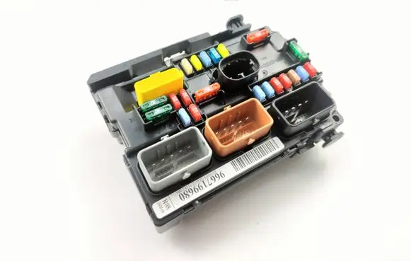 Peugeot 207 Fuse module 9667199680