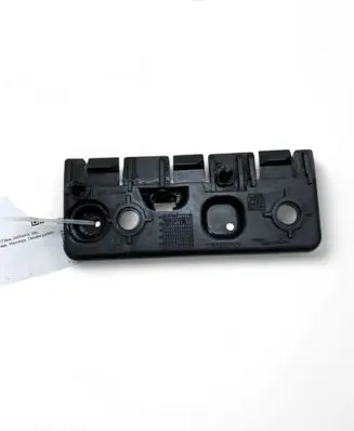 Volvo XC90 Fender mounting bracket 31378134