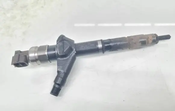 Nissan Primera Fuel injector AW420 04E01045