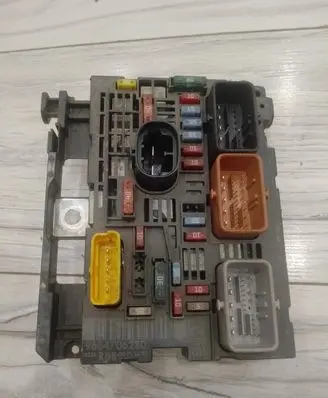 Peugeot 308 BSM Control unit 9664706280